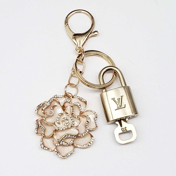 100% Auth Louis Vuitton Lock & Key with unbranded Bagcharm, Keychain - Picture 1 of 8